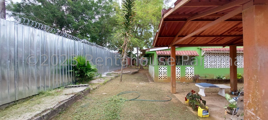 Residential Land with House in Pedregal!